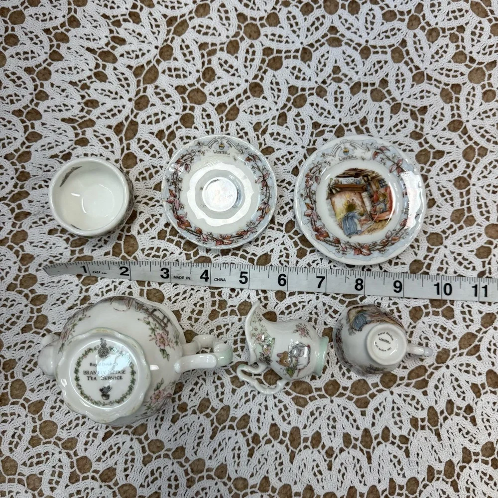 Royal Doulton BRAMBLY HEDGE jill barklem Miniature TEA SET Winter Four Seasons
